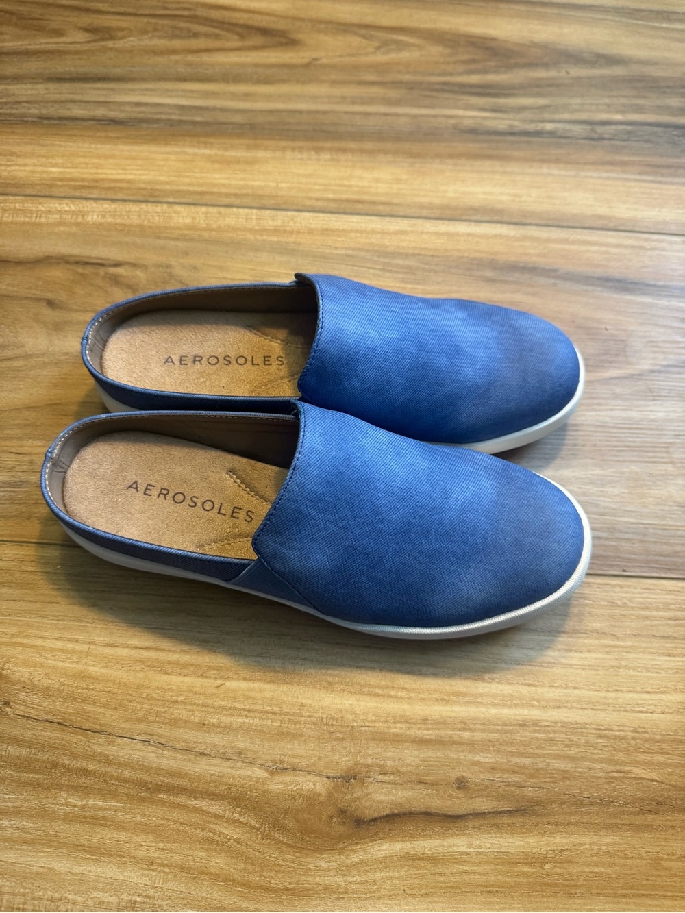 Aerosoles brand, blue color, canvas sneakers size 7